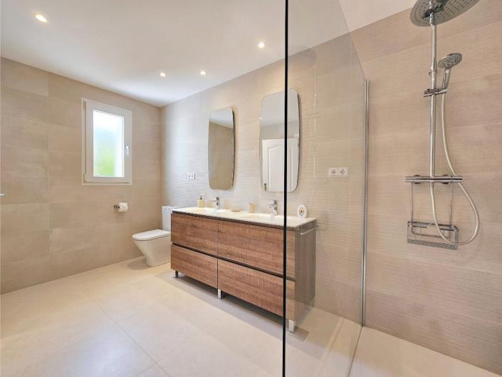 Image No.19-5 Bed Villa / Detached for sale