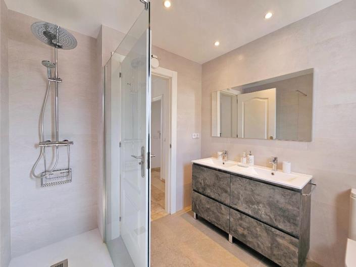 Image No.27-5 Bed Villa / Detached for sale