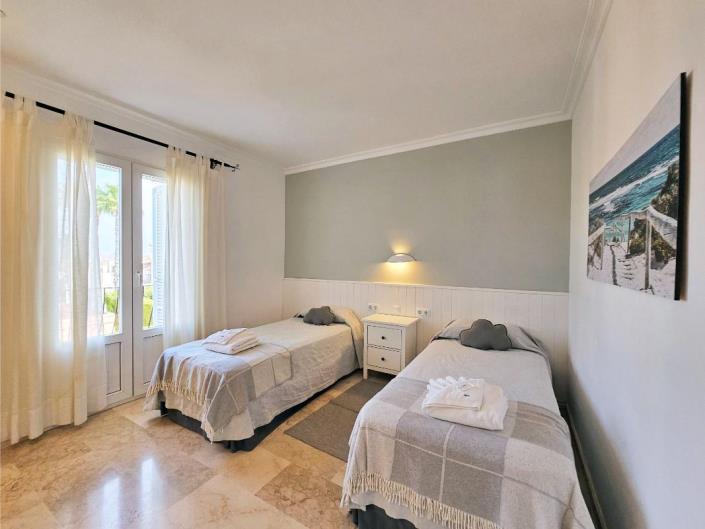 Image No.30-5 Bed Villa / Detached for sale