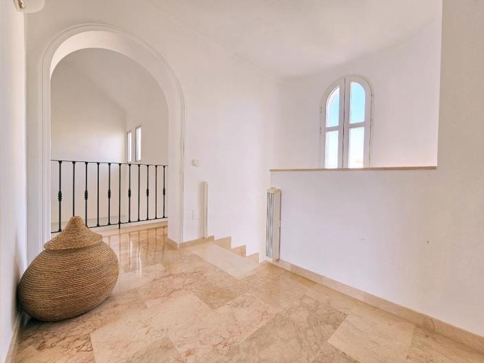 Image No.32-5 Bed Villa / Detached for sale