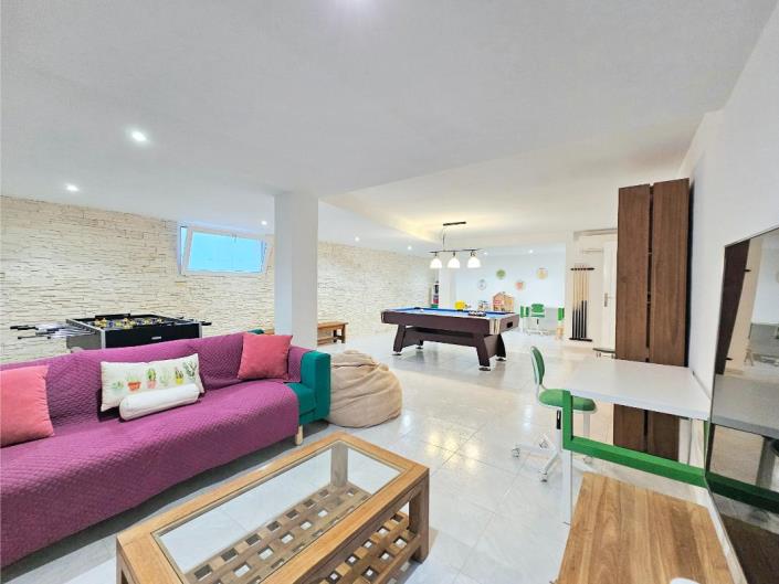 Image No.39-5 Bed Villa / Detached for sale