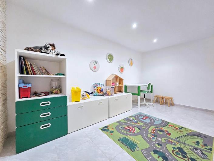 Image No.45-5 Bed Villa / Detached for sale