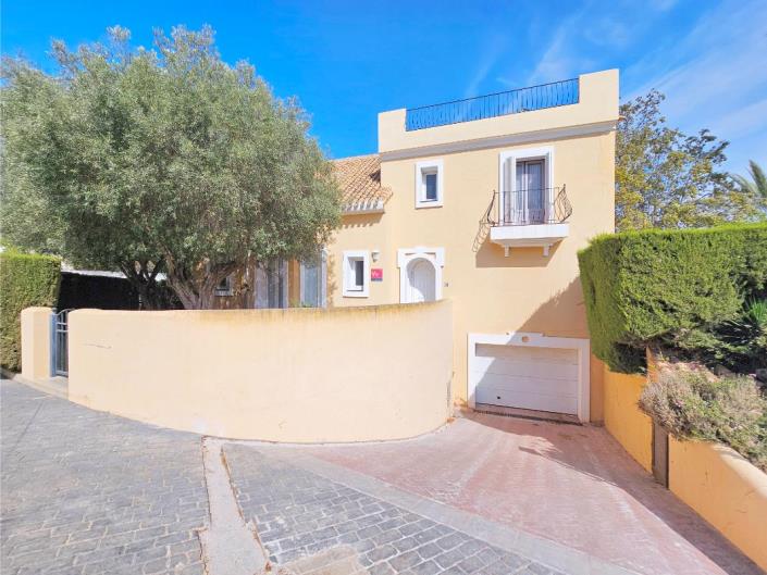 Image No.52-5 Bed Villa / Detached for sale