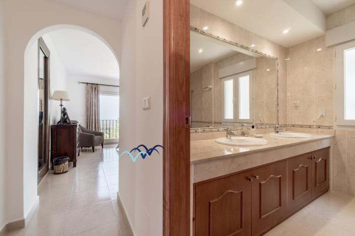 Image No.40-4 Bed Villa / Detached for sale