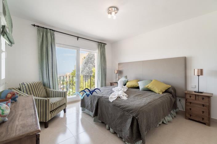 Image No.43-4 Bed Villa / Detached for sale