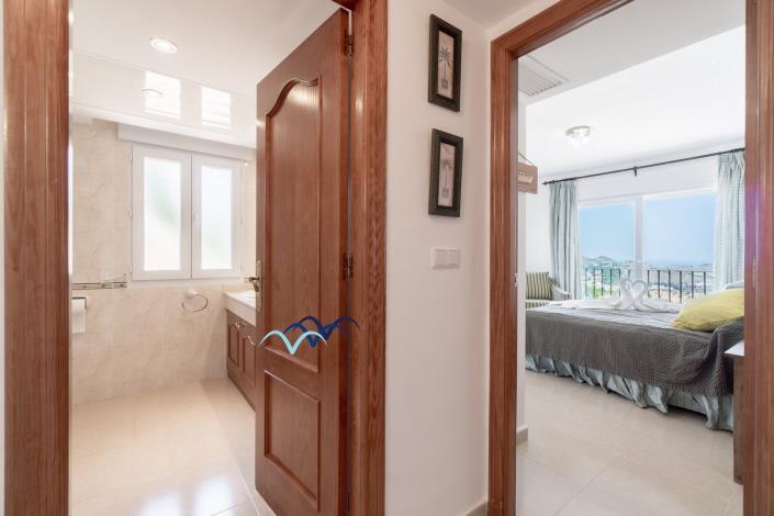 Image No.46-4 Bed Villa / Detached for sale