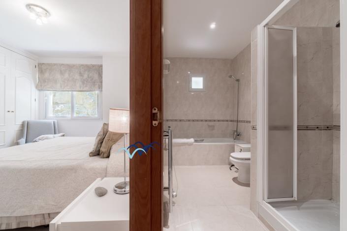 Image No.48-4 Bed Villa / Detached for sale