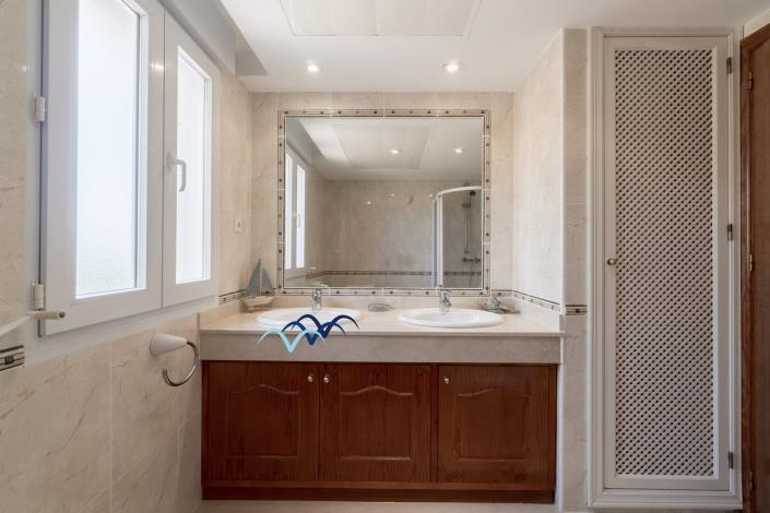 Image No.47-4 Bed Villa / Detached for sale