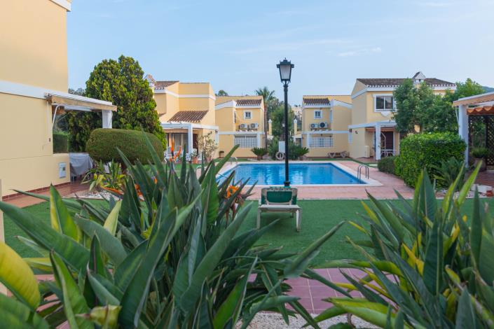 Image No.32-3 Bed Semi-Detached for sale