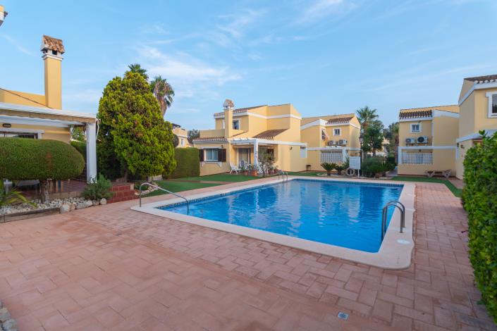 Image No.35-3 Bed Semi-Detached for sale