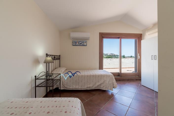 Image No.52-5 Bed Villa / Detached for sale