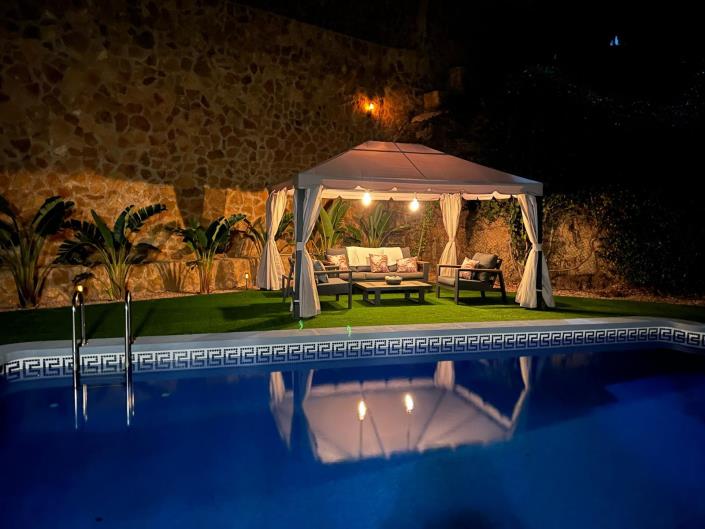 Image No.1-4 Bed Villa / Detached for sale