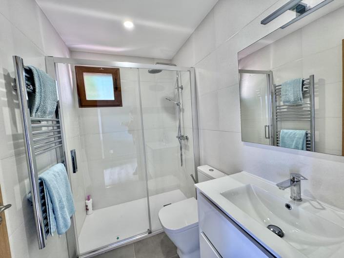 Image No.17-4 Bed Villa / Detached for sale