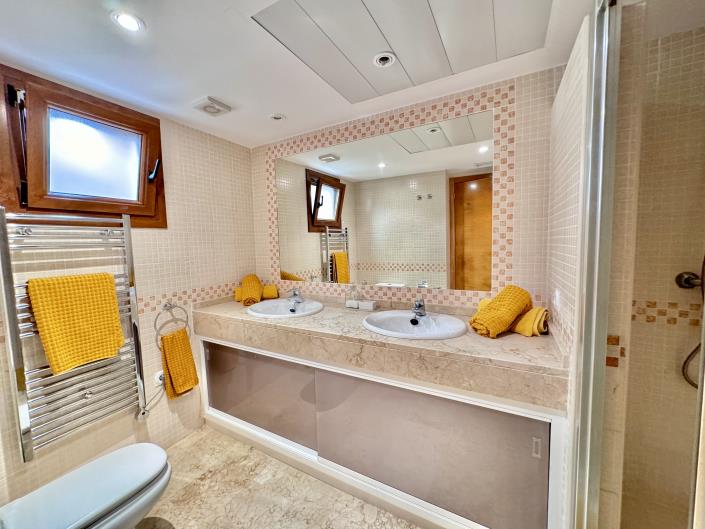 Image No.10-4 Bed Villa / Detached for sale