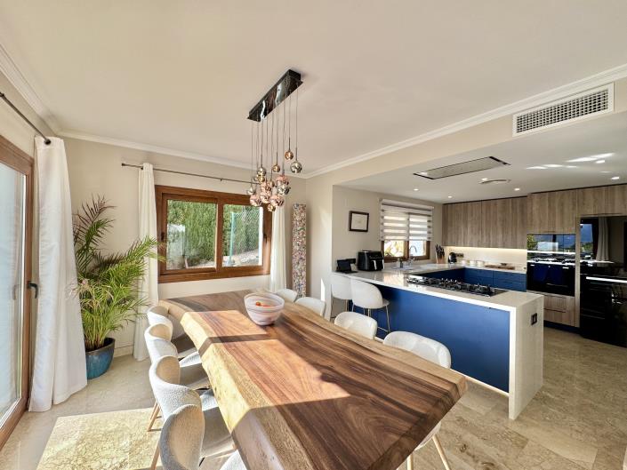 Image No.6-4 Bed Villa / Detached for sale