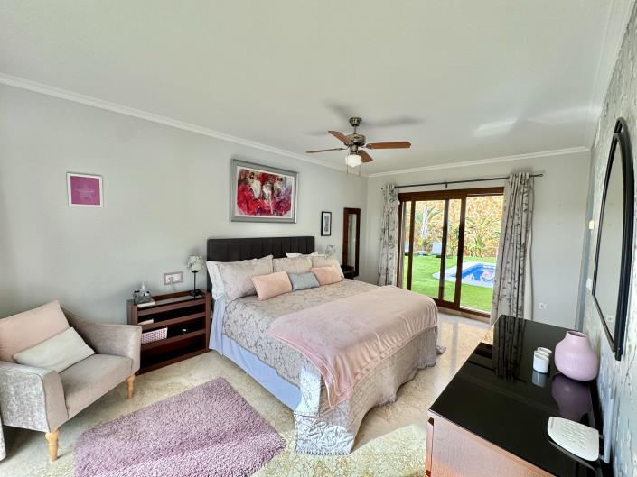 Image No.8-4 Bed Villa / Detached for sale