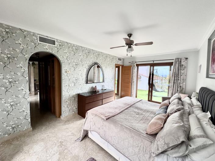 Image No.9-4 Bed Villa / Detached for sale