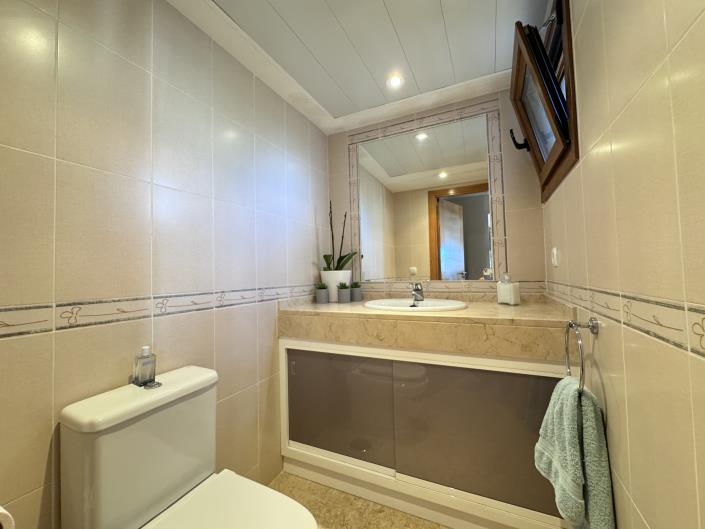 Image No.24-4 Bed Villa / Detached for sale