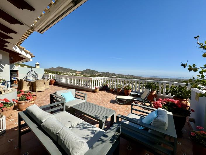 Image No.1-4 Bed Villa / Detached for sale