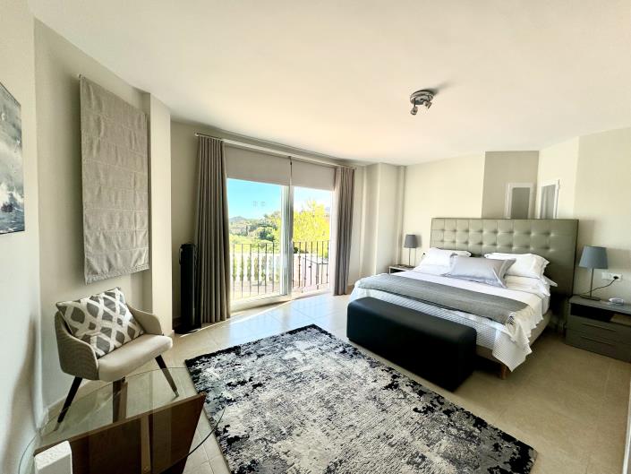 Image No.9-4 Bed Villa / Detached for sale