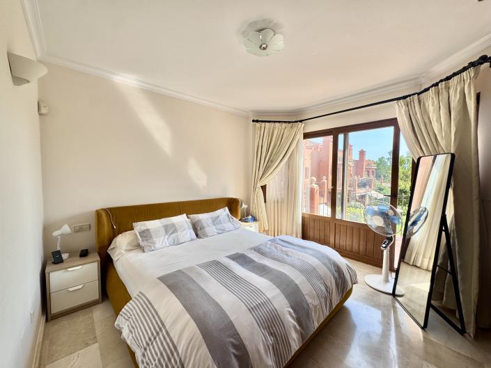 Image No.8-4 Bed Semi-Detached for sale