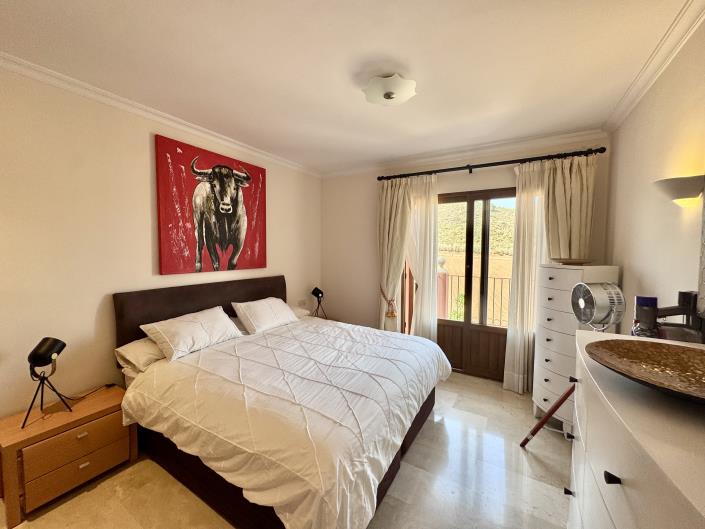 Image No.9-4 Bed Semi-Detached for sale