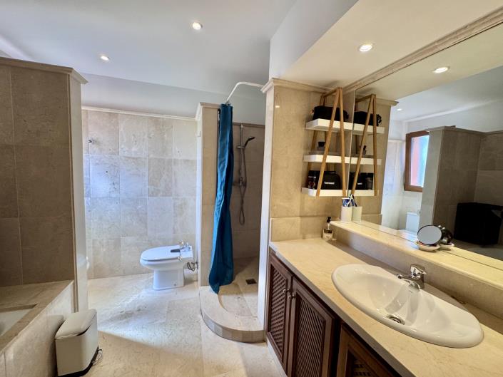 Image No.11-4 Bed Semi-Detached for sale