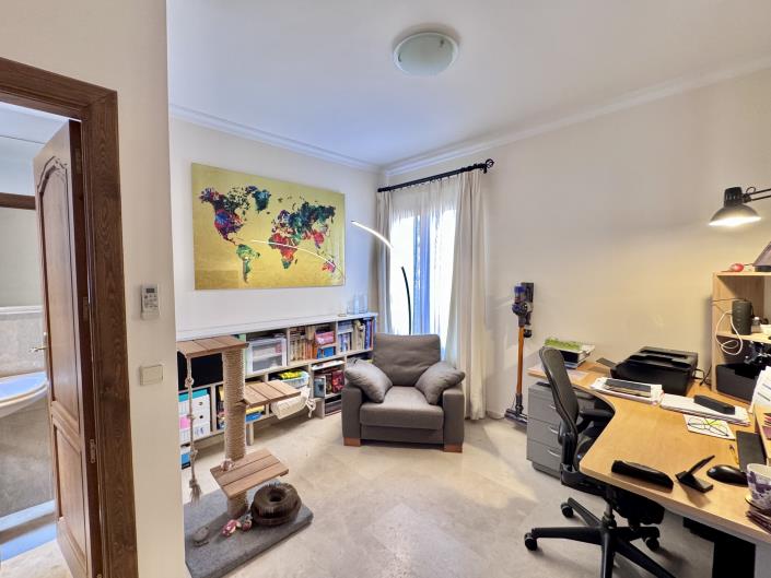 Image No.12-4 Bed Semi-Detached for sale