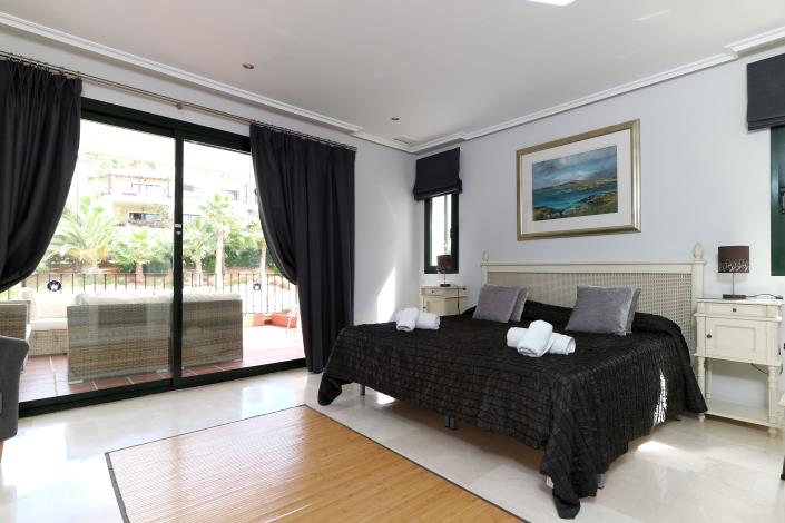 Image No.12-5 Bed Semi-Detached for sale