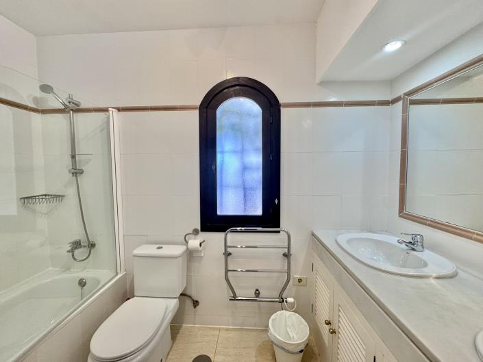 Image No.9-7 Bed Villa / Detached for sale