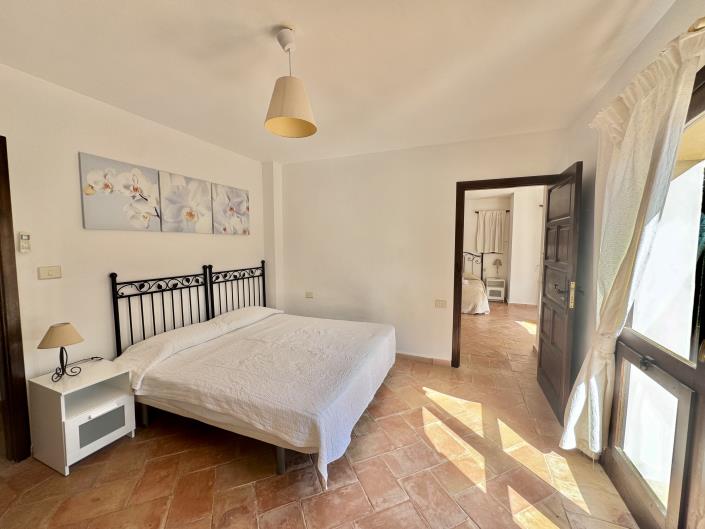 Image No.12-7 Bed Villa / Detached for sale