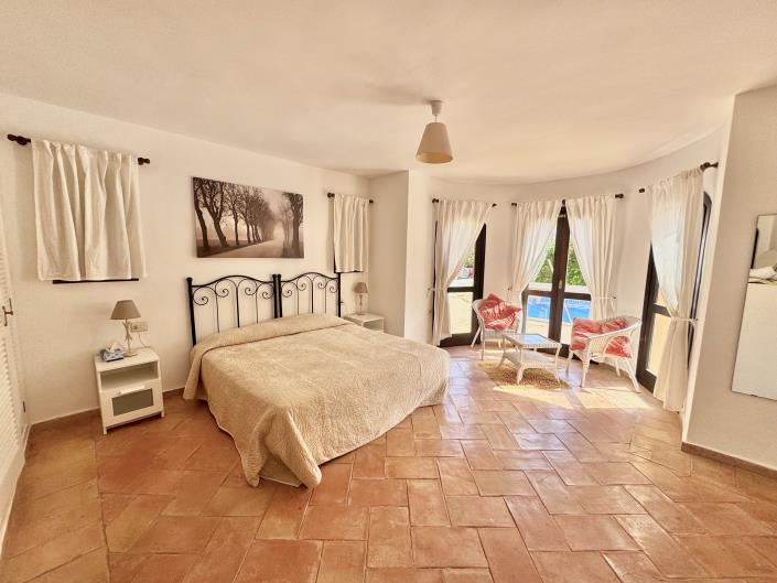 Image No.10-7 Bed Villa / Detached for sale