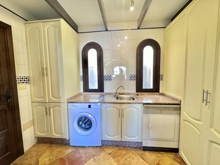 Image No.17-7 Bed Villa / Detached for sale