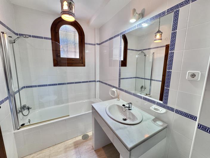 Image No.31-7 Bed Villa / Detached for sale