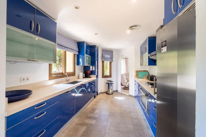 Image No.12-6 Bed Villa / Detached for sale