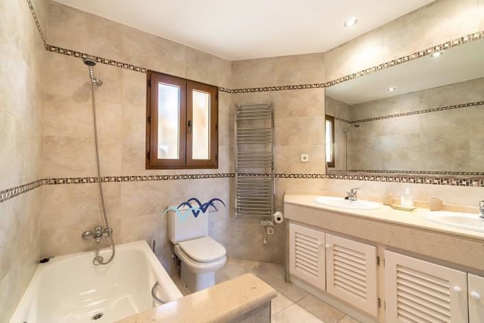 Image No.31-6 Bed Villa / Detached for sale