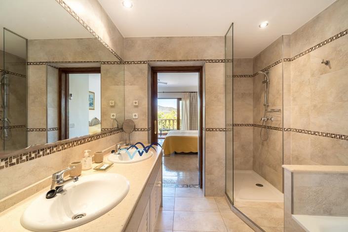 Image No.32-6 Bed Villa / Detached for sale