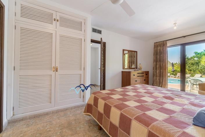 Image No.35-6 Bed Villa / Detached for sale