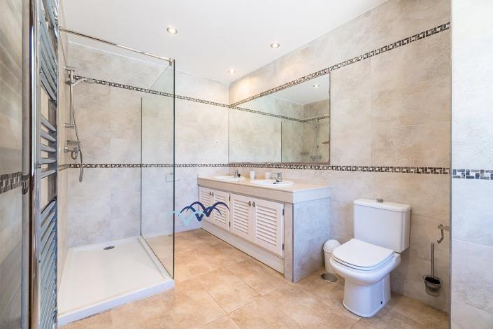 Image No.39-6 Bed Villa / Detached for sale