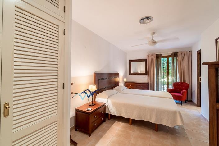 Image No.42-6 Bed Villa / Detached for sale