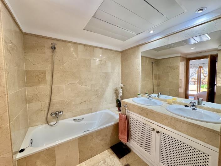 Image No.12-3 Bed Apartment for sale