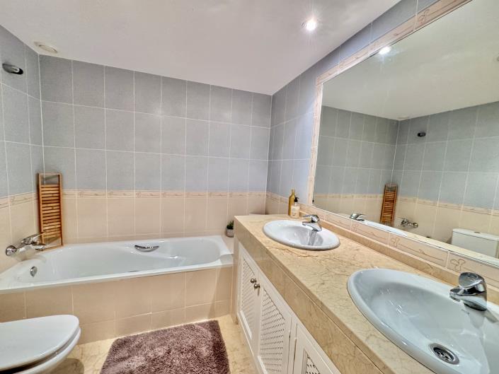 Image No.17-3 Bed Apartment for sale