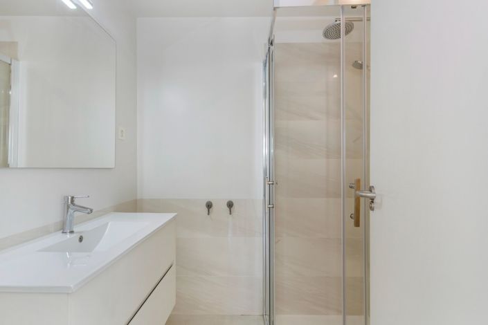 Image No.19-3 Bed Property for sale