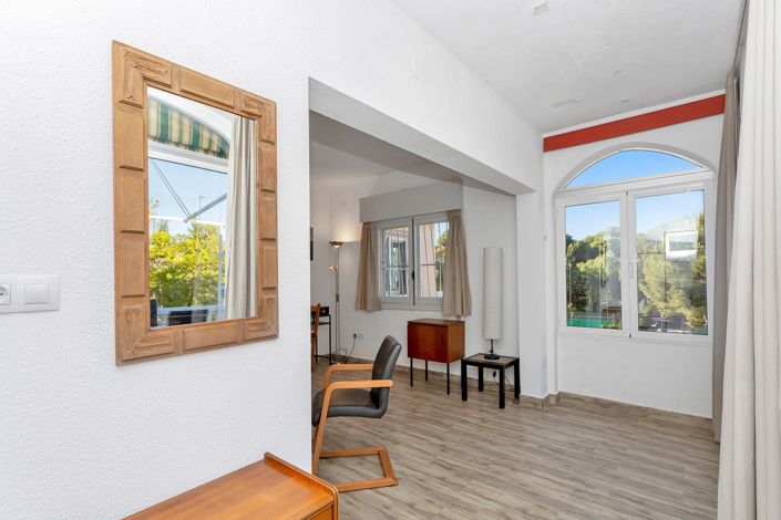 Image No.11-2 Bed Property for sale