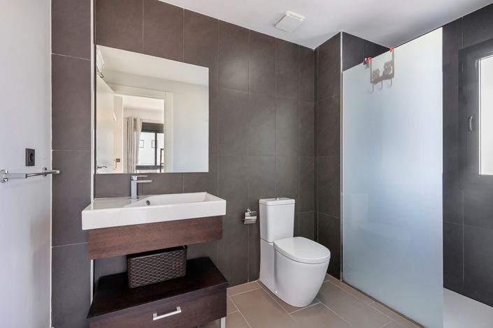 Image No.25-2 Bed Property for sale