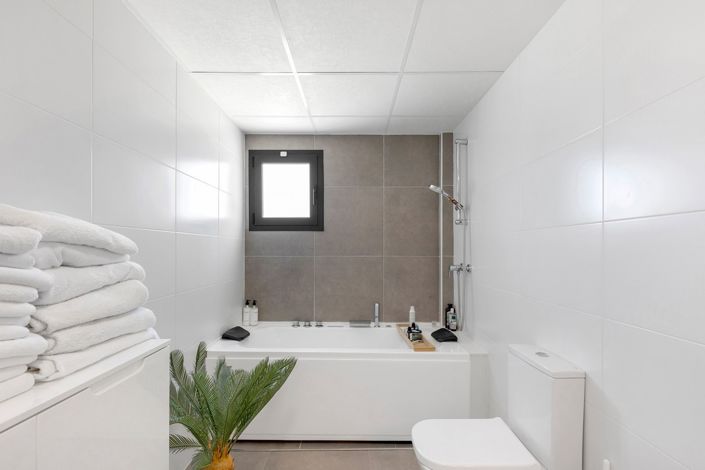 Image No.19-3 Bed Villa for sale