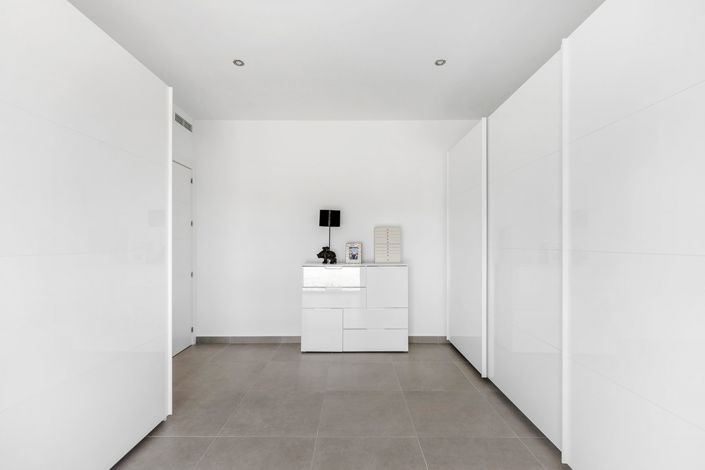 Image No.23-3 Bed Villa for sale