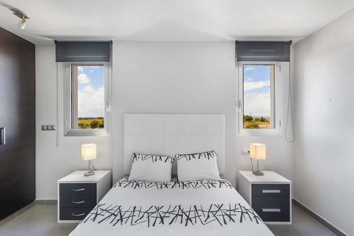 Image No.15-2 Bed Property for sale