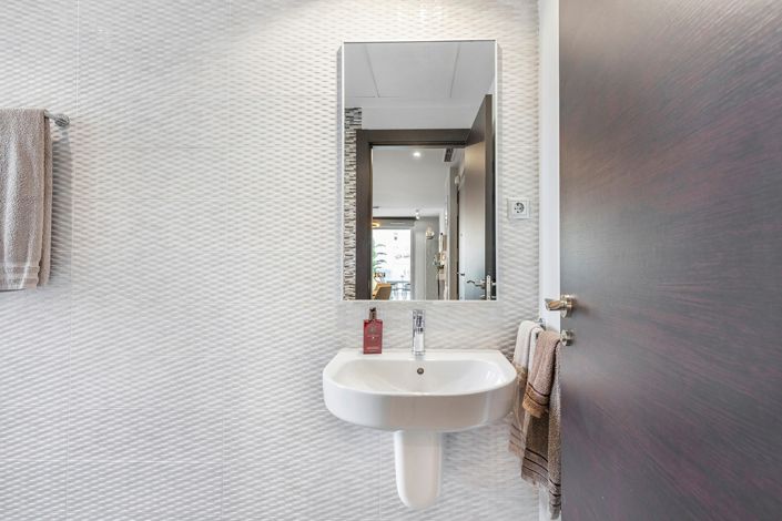 Image No.22-2 Bed Property for sale