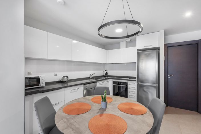 Image No.10-2 Bed Property for sale